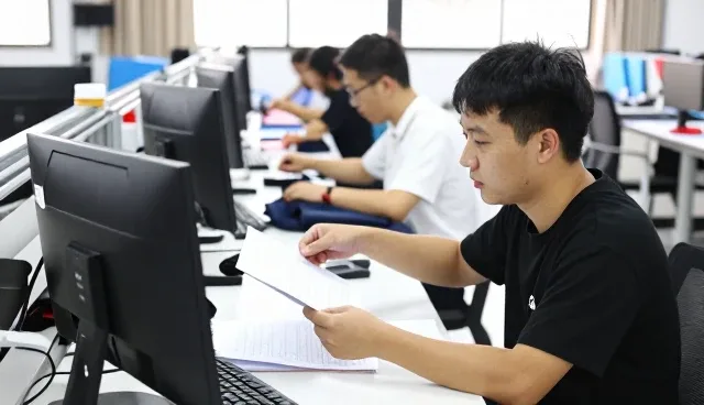 厂房车间为什么需要工作服定制?